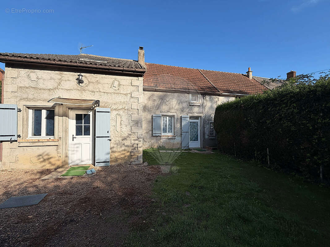 Maison à BILLY-CHEVANNES