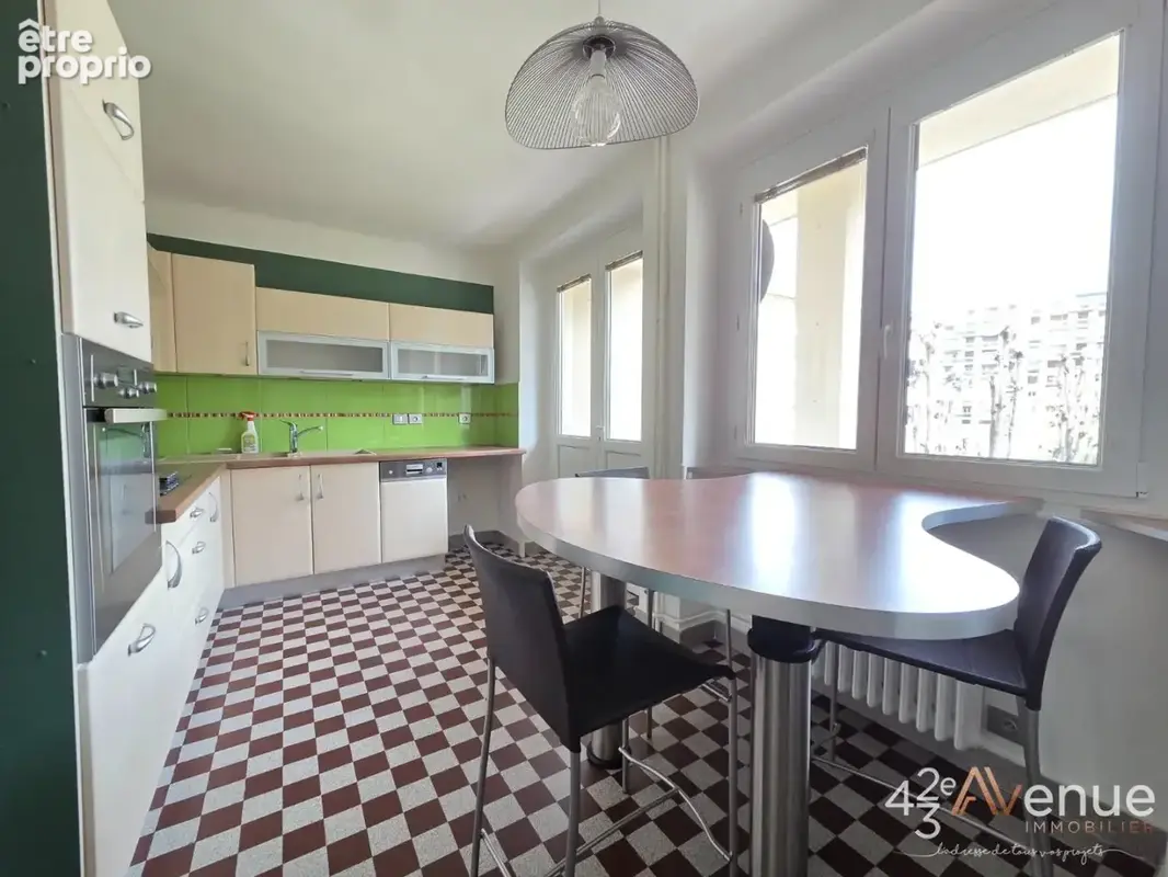 Appartement 86 m² à Saint-Etienne  - photo 8