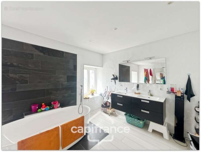 Maison à SAINTE-CECILE