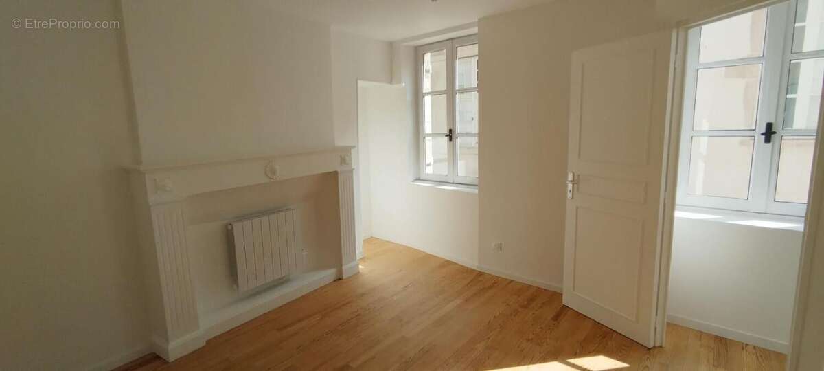 21200 BEAUNE - Appartement en Duplex 3 pièces, 2 chambres 65.12 m2 - Hypercentre - + Grenier + cave - photo 12