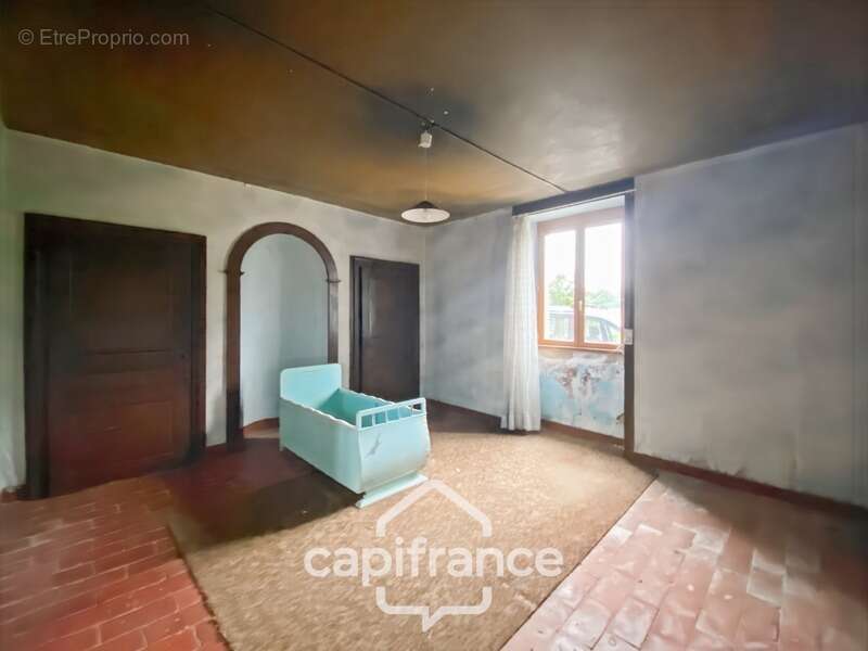 Maison à DOMMARTIN-LES-CUISEAUX