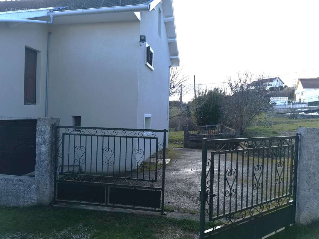 Maison à LA BATIE-DIVISIN
