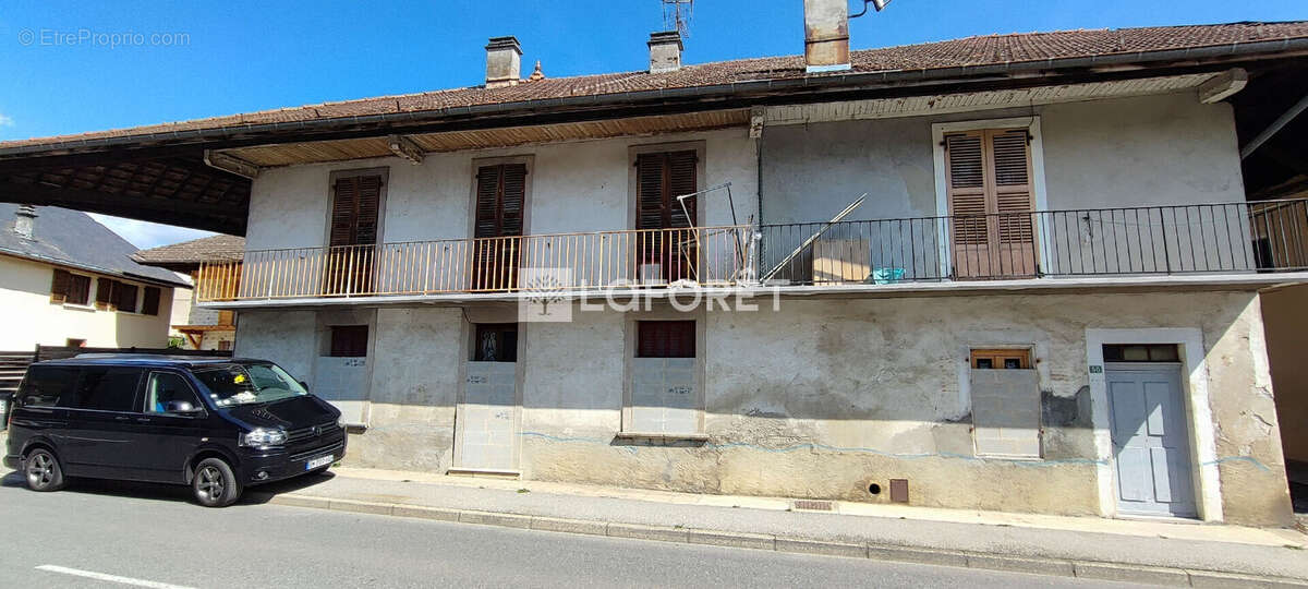 Appartement à GILLY-SUR-ISERE