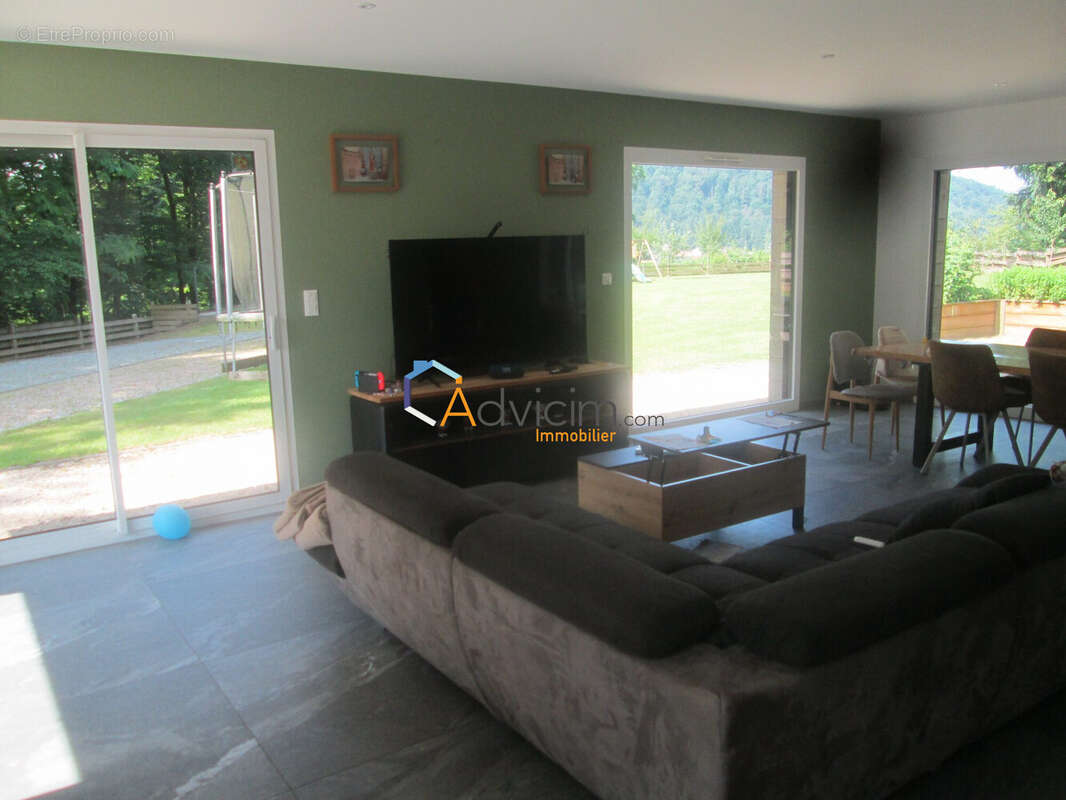 Maison à RADDON-ET-CHAPENDU