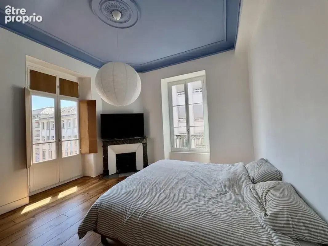 Appartement T3 haussmannien — Hyper-centre, à proximité des Halles - photo 4