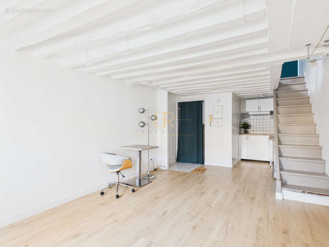 Appartement à PARIS-1E