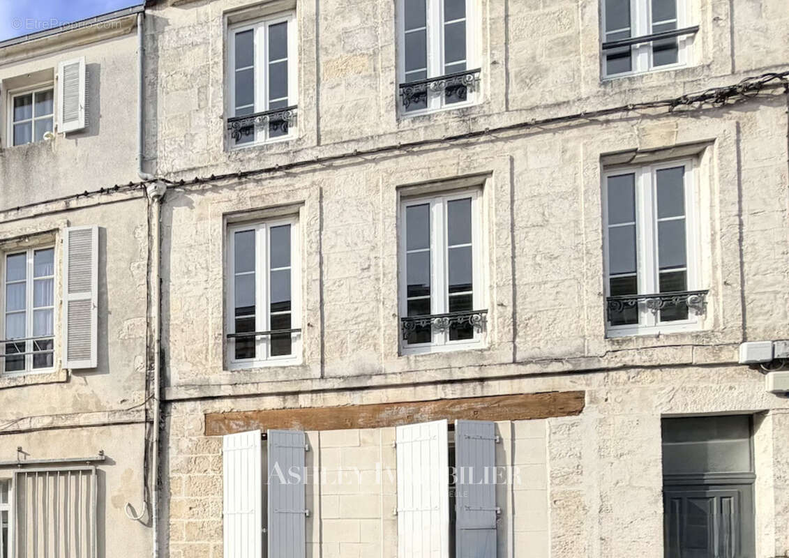 À vendre : immeuble de caractère situé à seulement 200 m du marché central de La Rochelle, comprenant 7 appart - photo 16