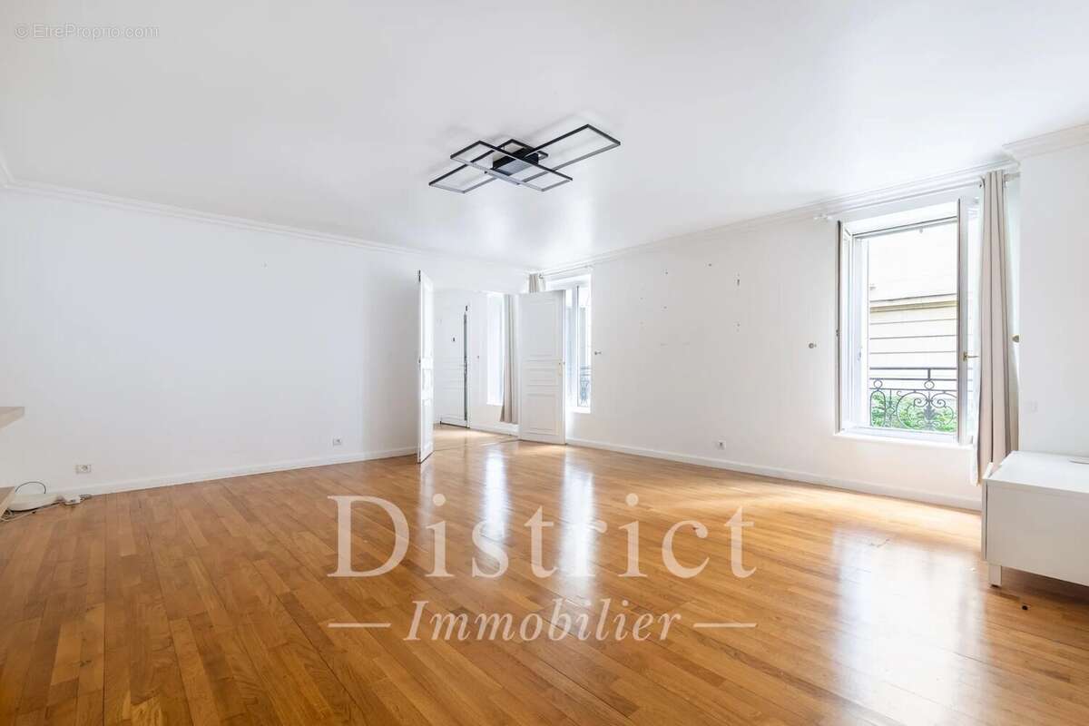 Appartement à PARIS-8E