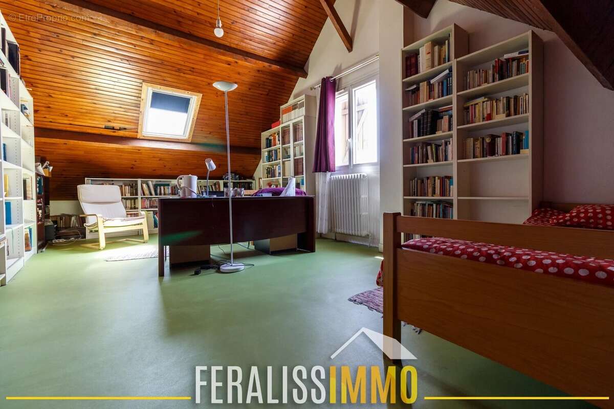 Maison familiale de 220 m2 avec sous-sol total et double gar - photo 14