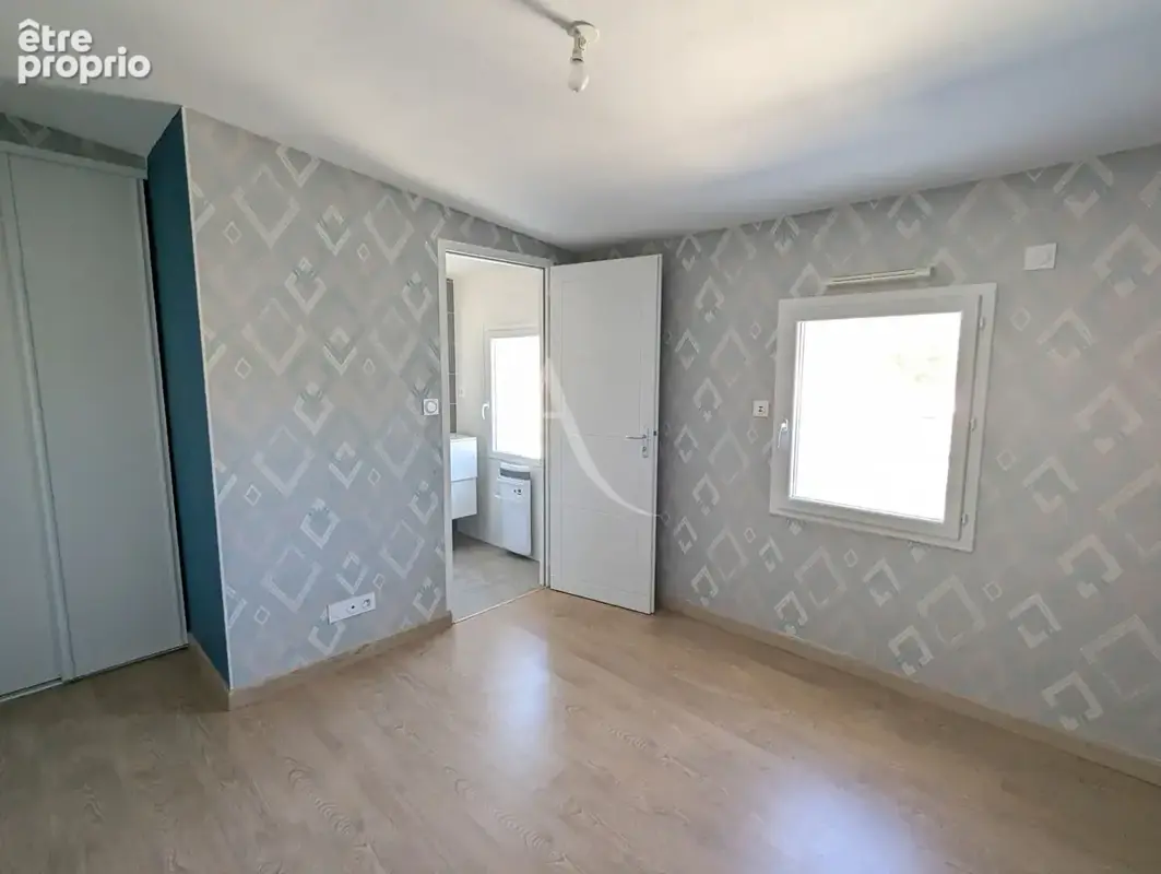 Maison récente de 95 m² à vendre à Challans avec garage et terrain - photo 5