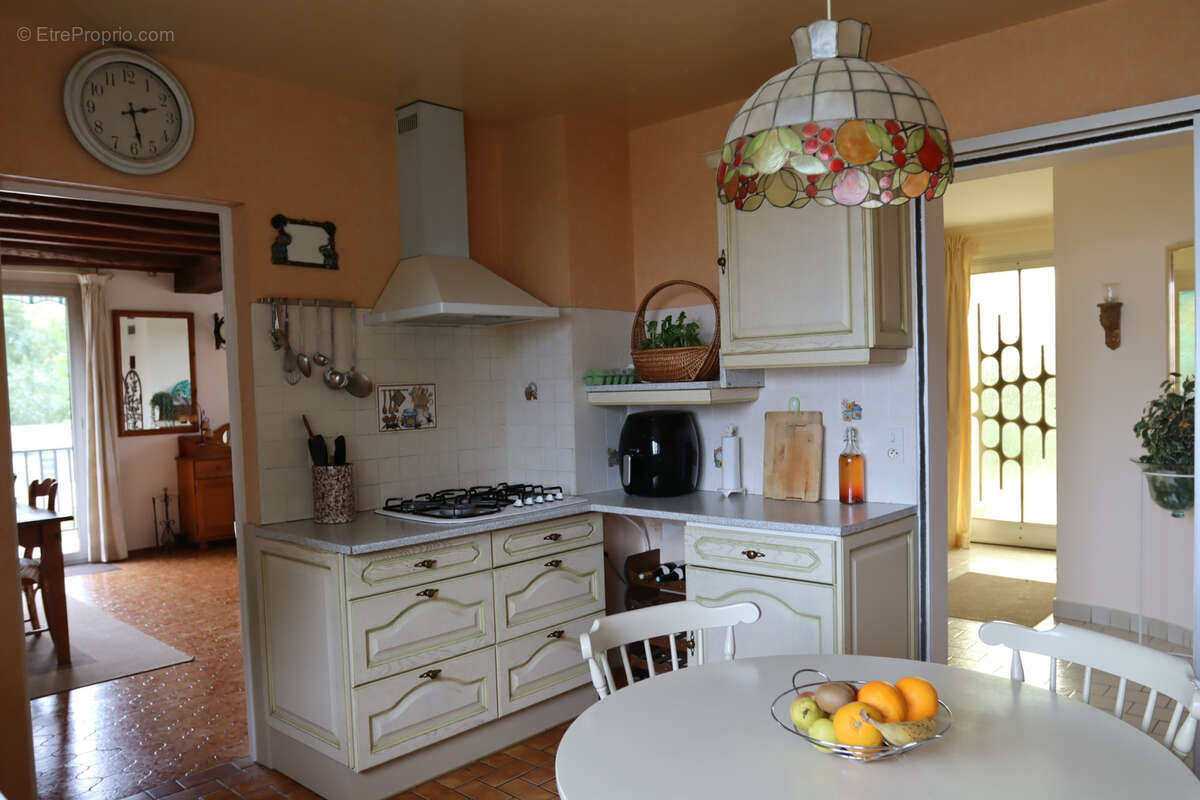 Maison à AINAY-LE-CHATEAU