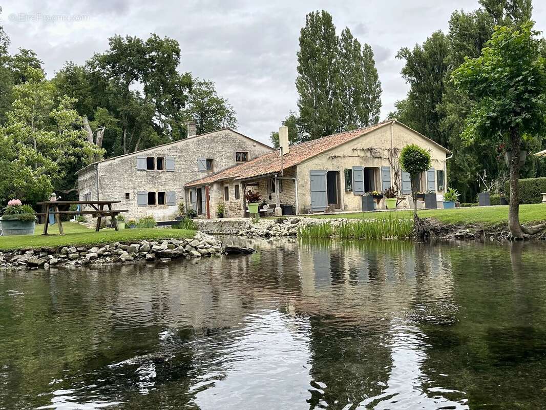 Maison à CHEF-BOUTONNE