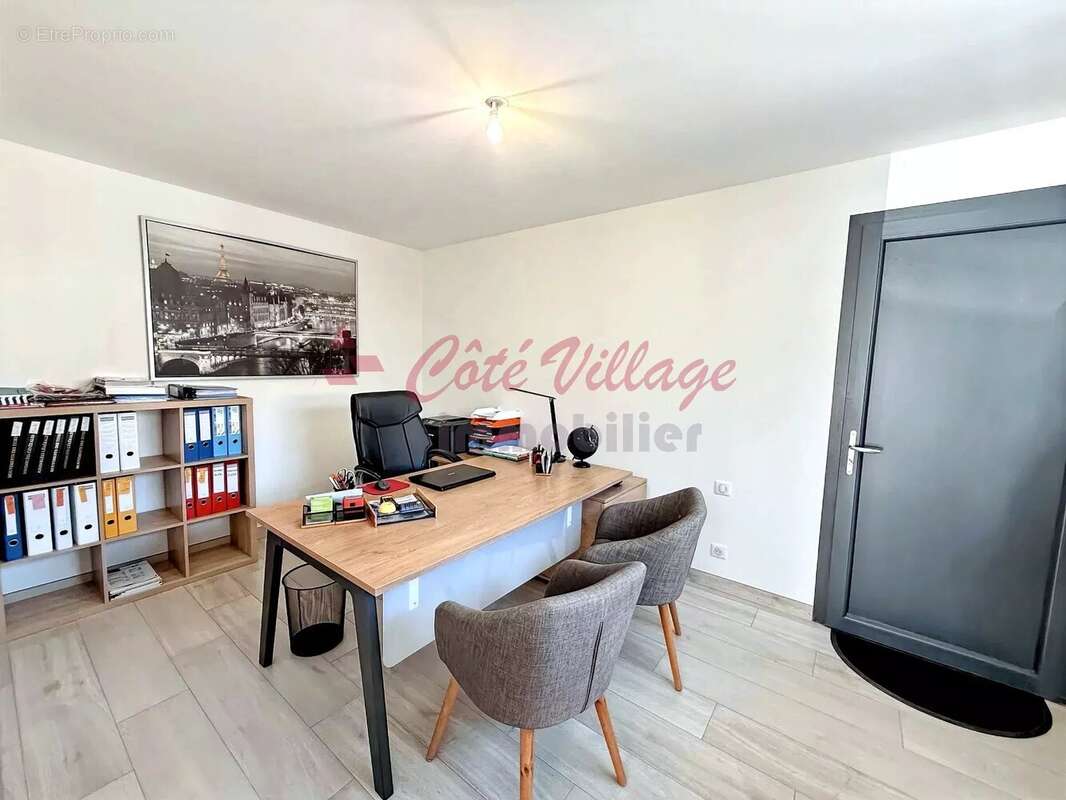 Superbe maison de plain-pied avec vue dégagée , piscine et garage - photo 20