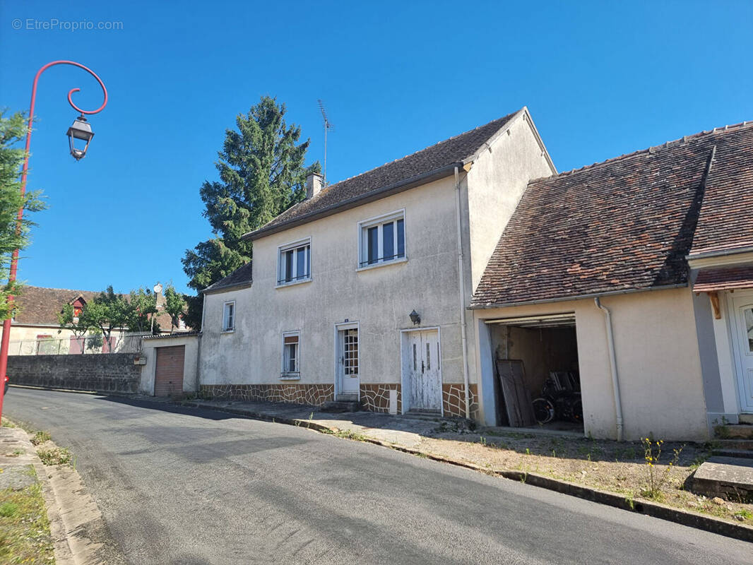 Maison à SAINT-COSME-EN-VAIRAIS