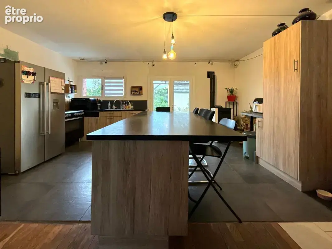 Maison à rénover avec 3 chambres, terrasse, jardin et sous-sol complet - photo 3