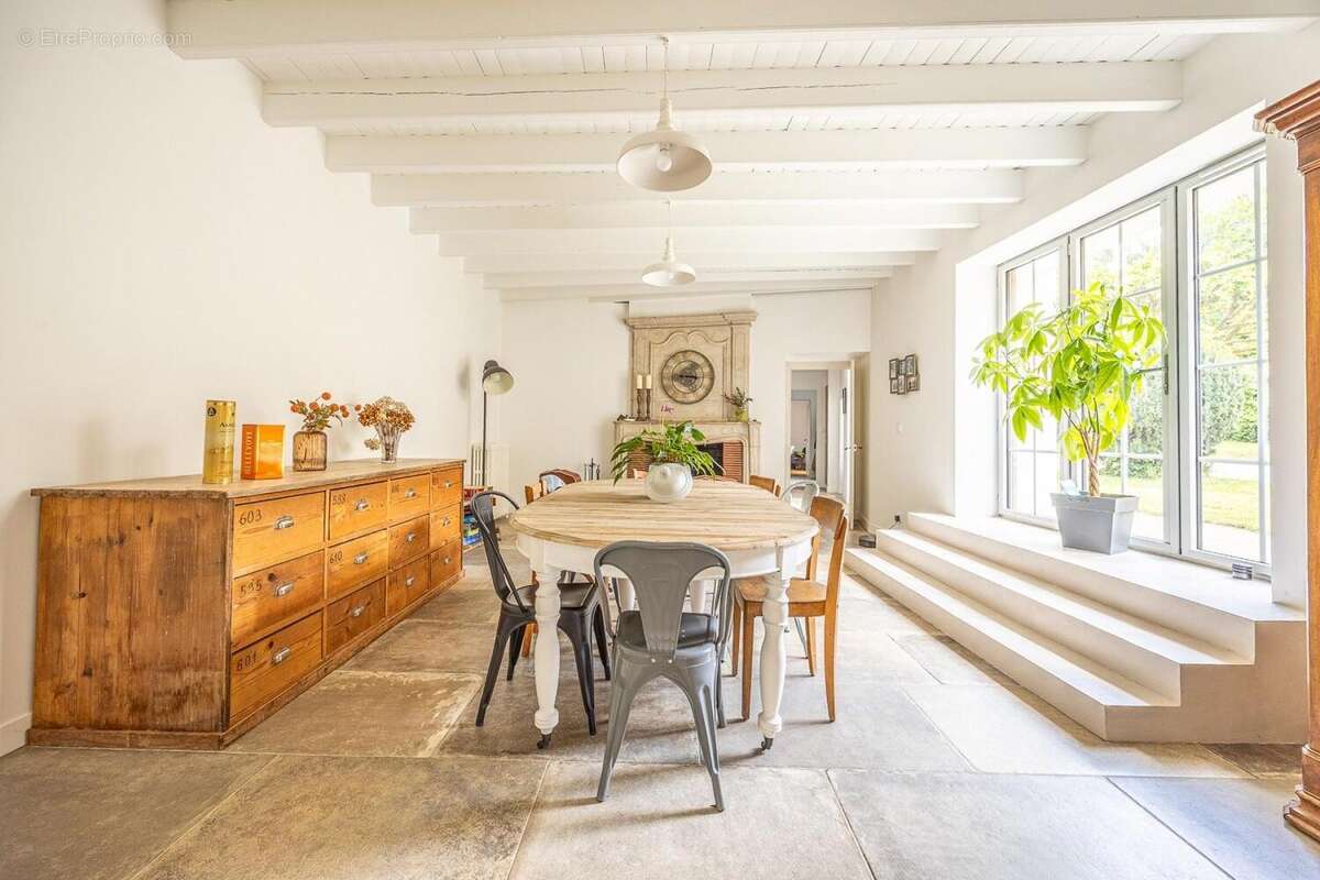 Maison 238 m² à Saint-Gelais  - photo 2
