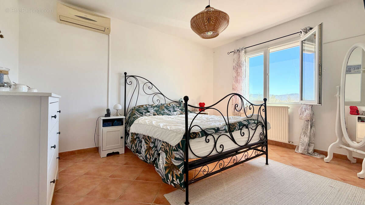 Maison à LA ROQUEBRUSSANNE