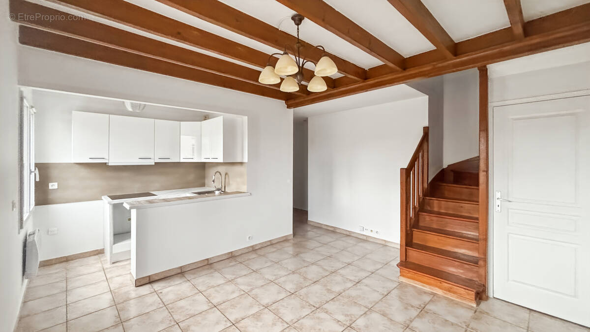 Appartement à NEAUPHLE-LE-CHATEAU