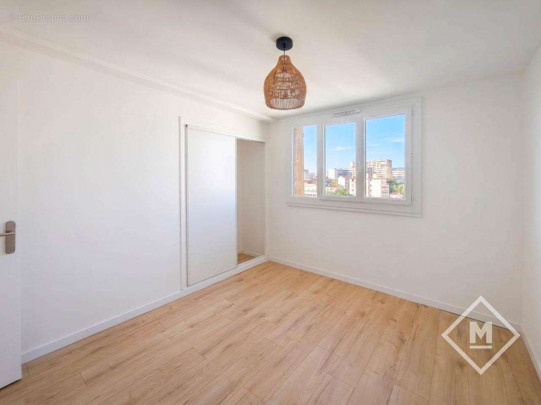 Appartement 3 Pièces Lumineux Dernier Étage Marseille 4ème Quartier Chartreux à 210 000€ FAI - photo 8
