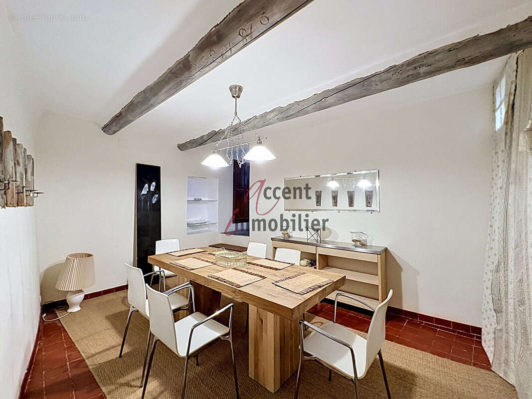 Maison à SAINT-SATURNIN-LES-APT