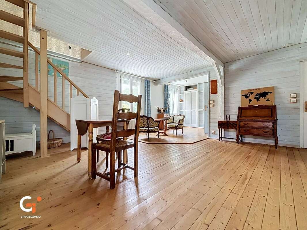 Maison familiale de 245m² à Oissel-sur -Seine - photo 17