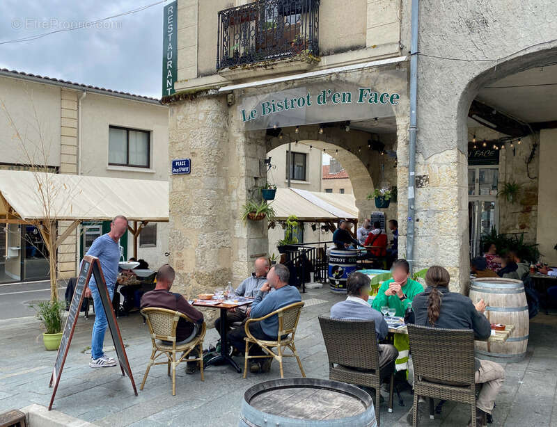 Commerce à VIC-FEZENSAC