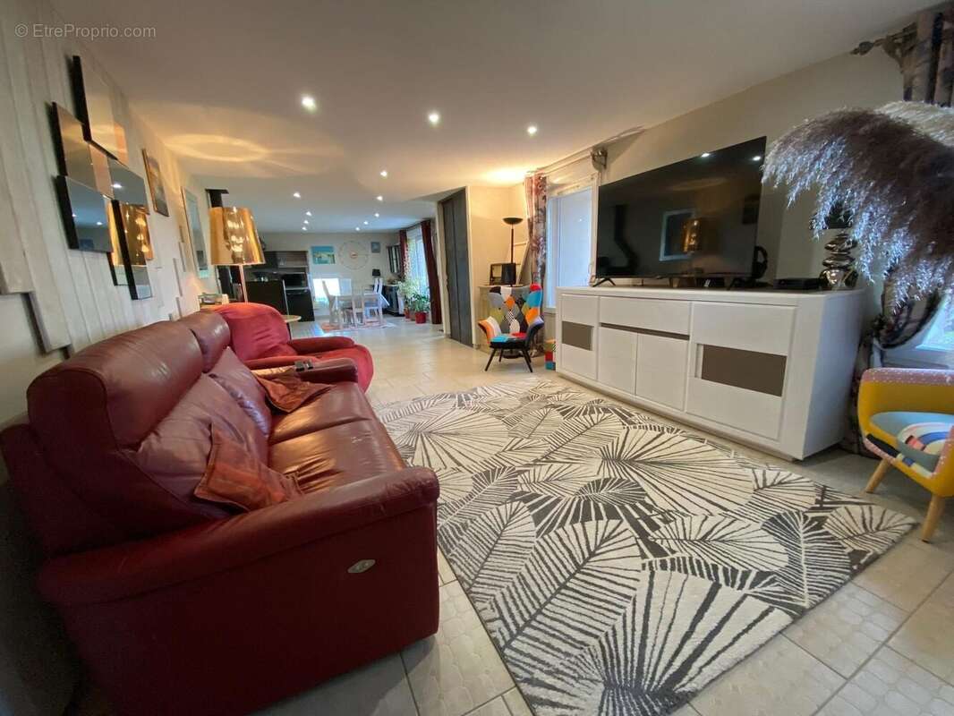 Maison à CHARMES-SUR-L&#039;HERBASSE