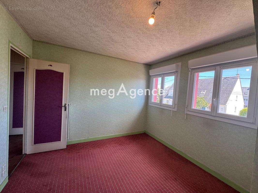 Lanester – Maison 3 chambres avec garage, jardin clos et beau potentiel - photo 12