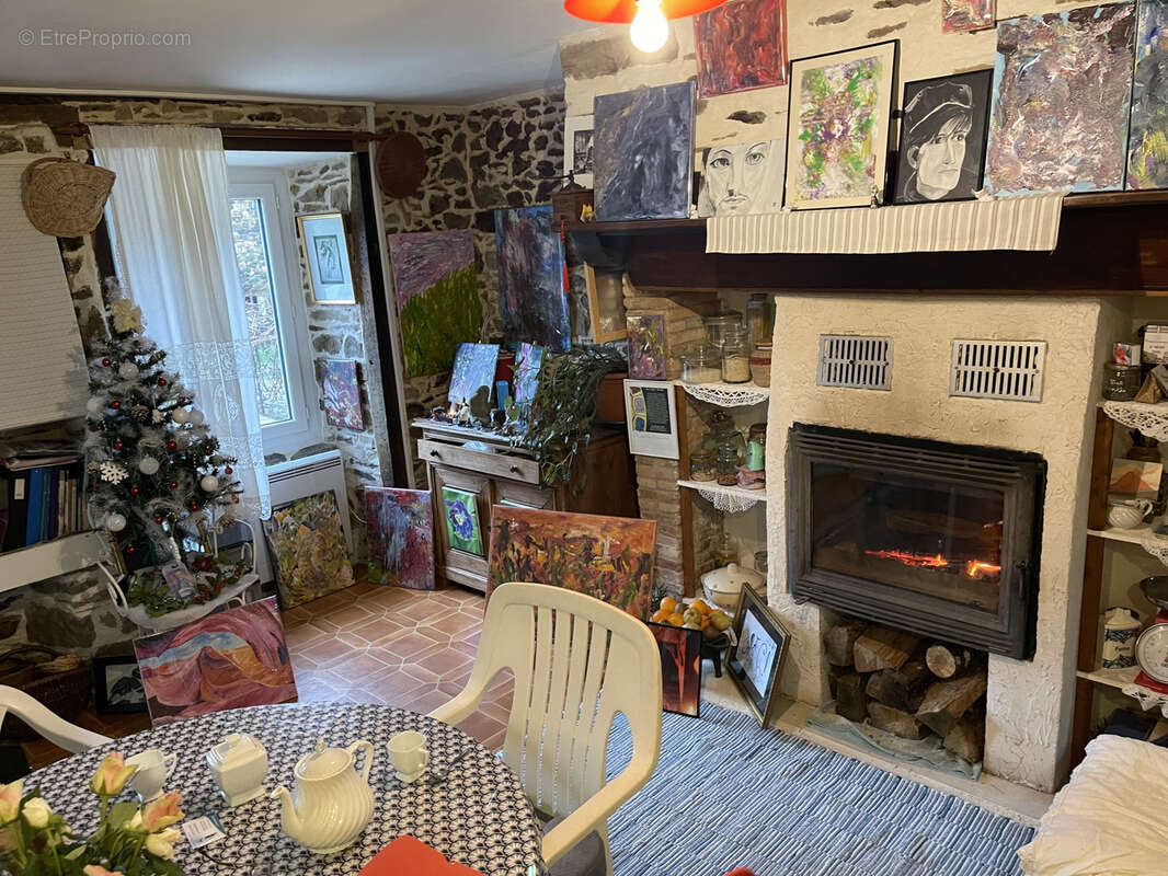 Maison à SAINT-GENEST-SUR-ROSELLE