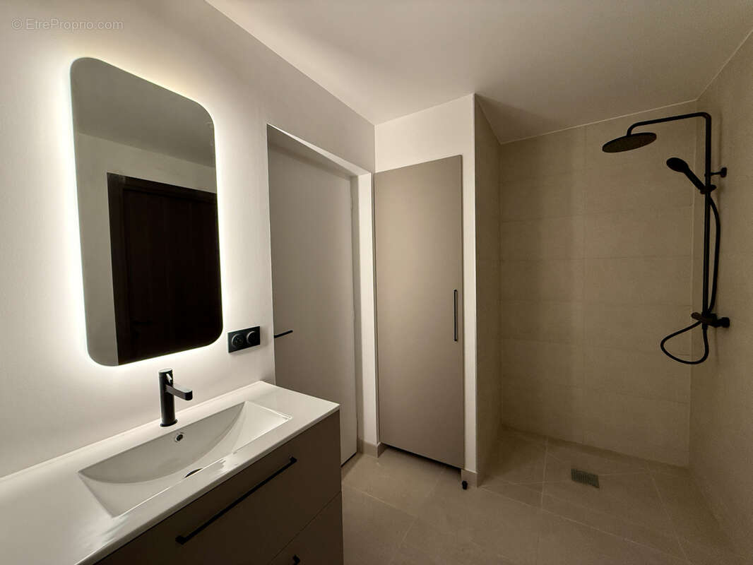 Maison à CRUSEILLES