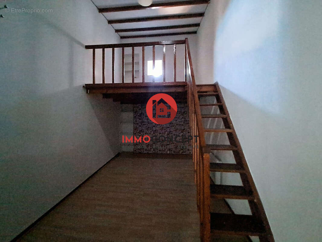 Appartement à ROQUEMAURE