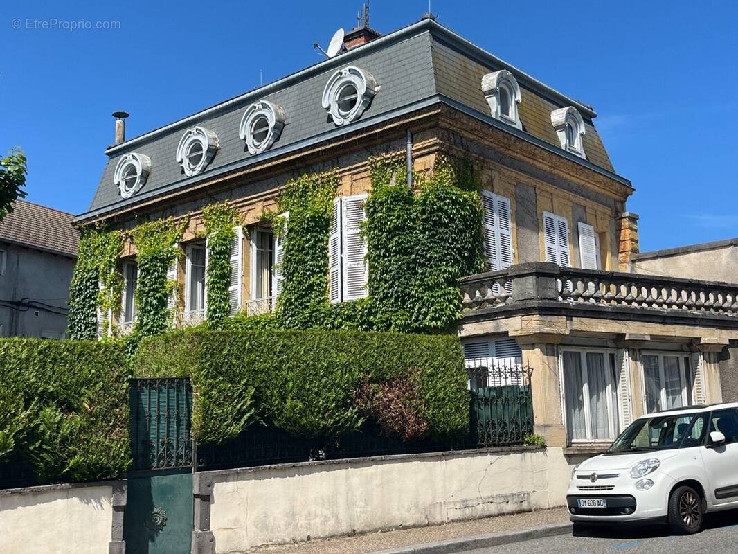Maison à COURS-LA-VILLE