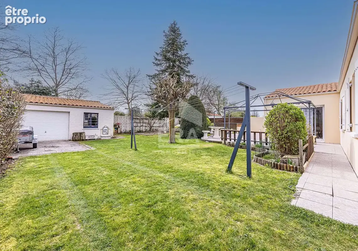 Maison de plain pied de126 m2, 20 minutes La Rochelle, 3 chambres, garage, beau terrain. - photo 5