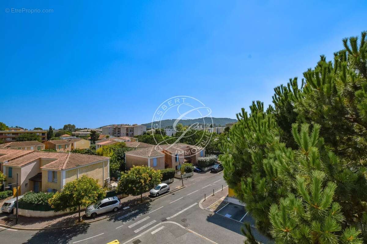 DRAGUIGNAN – Appartement T5 de 123 m² habitables avec véranda, ascenseur et parking privatif - photo 2
