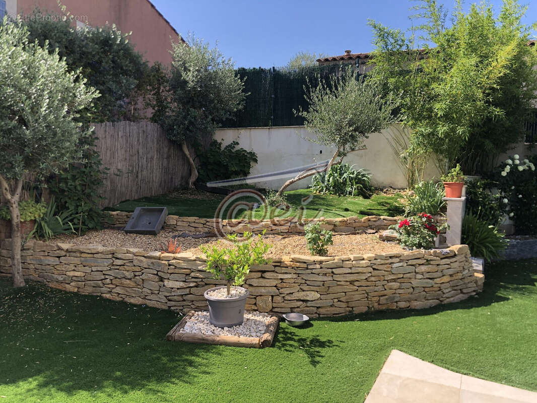 Maison 110 m² à Saint-Maximin-La-Sainte-Baume  - photo 3