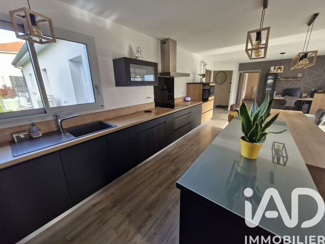 Maison 140 m² à Saint-Junien  - photo 7