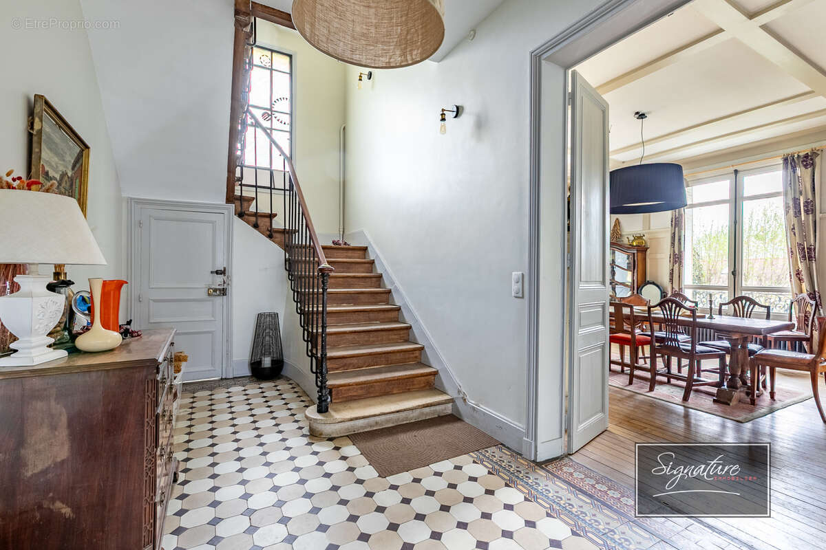 Magnifique propriété entre Chantilly et Senlis, une maison, 2 dépendances 16172 m2 de terrain - photo 3
