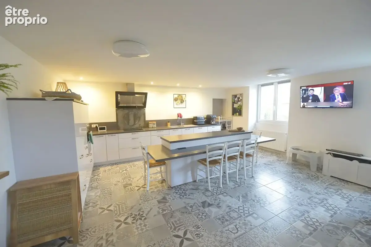 Maison 210 m² à Le Chay  - photo 4