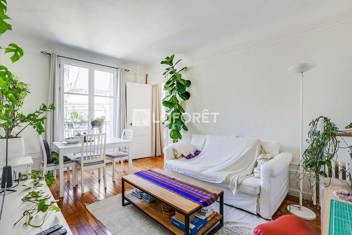 Appartement à PARIS-16E