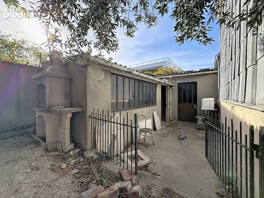 Maison de caractère avec jardin, logement annexe et grand local d'activité : plus de 280 m² à rénover - photo 14