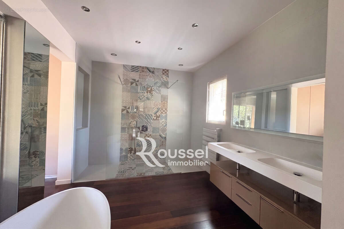 Maison 248 m² à Balaruc-Le-Vieux  - photo 8