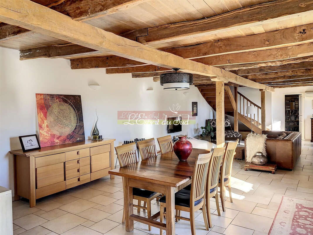 Côté Salle à manger