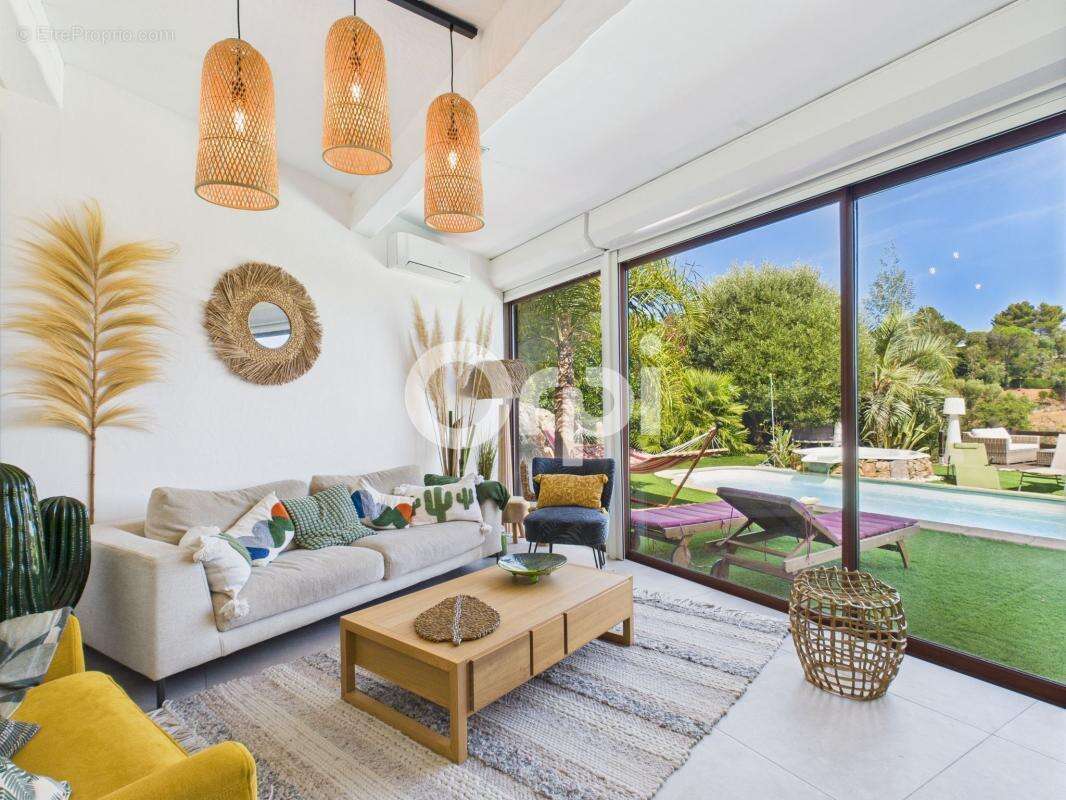 Maison à MANDELIEU-LA-NAPOULE