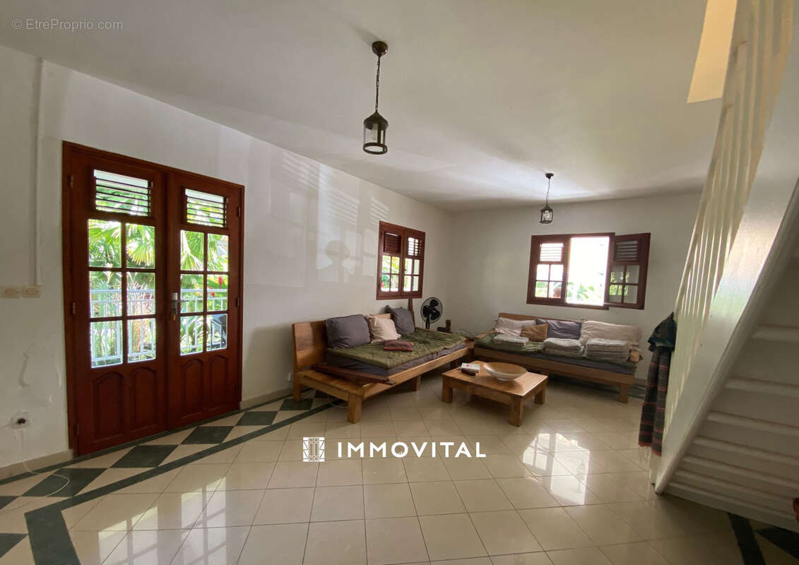 Maison à CAPESTERRE-BELLE-EAU