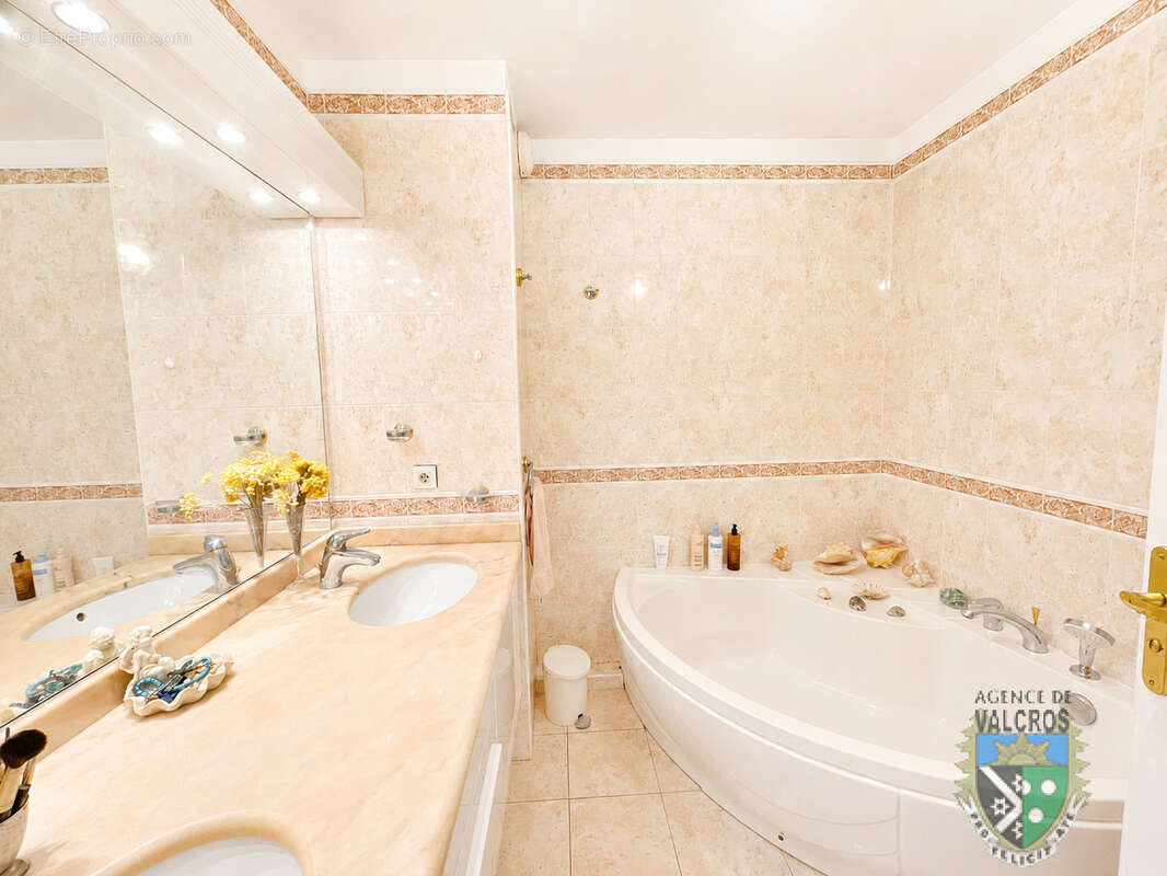 Appartement à CARQUEIRANNE