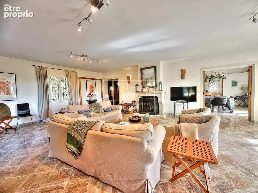 LORGUES – Élégante bastide provençale sur 4 000 m² avec piscine - photo 12