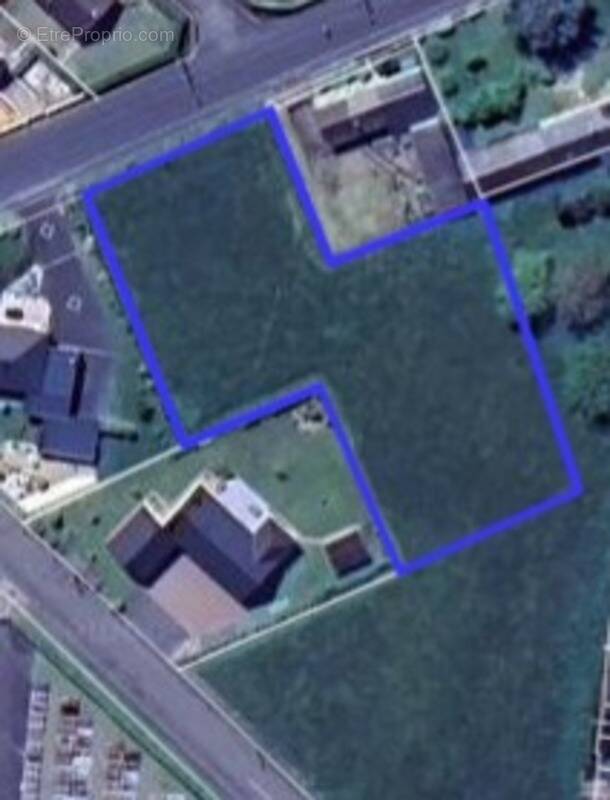 Terrain à BESSE-SUR-BRAYE