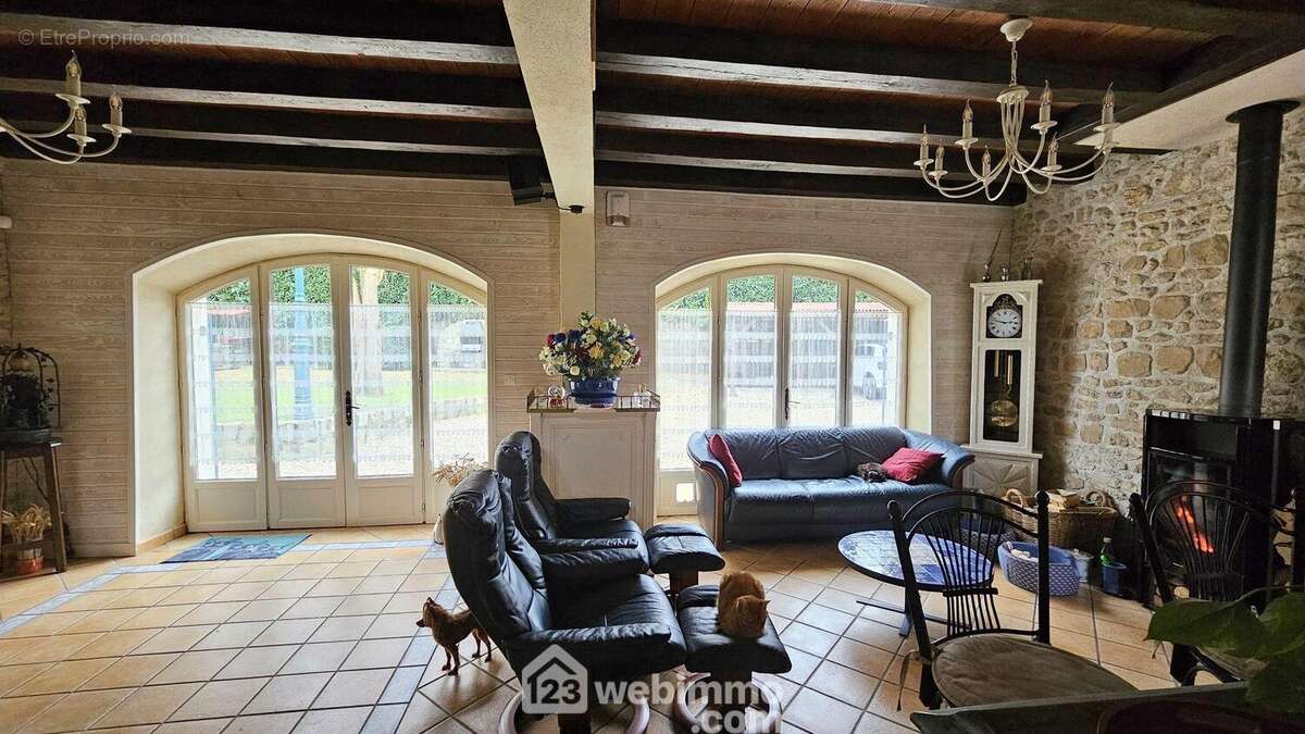 Une autre vue du séjour. - Maison à COURDIMANCHE-SUR-ESSONNE