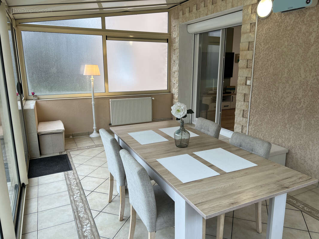 Maison à LE CHAMBON-FEUGEROLLES