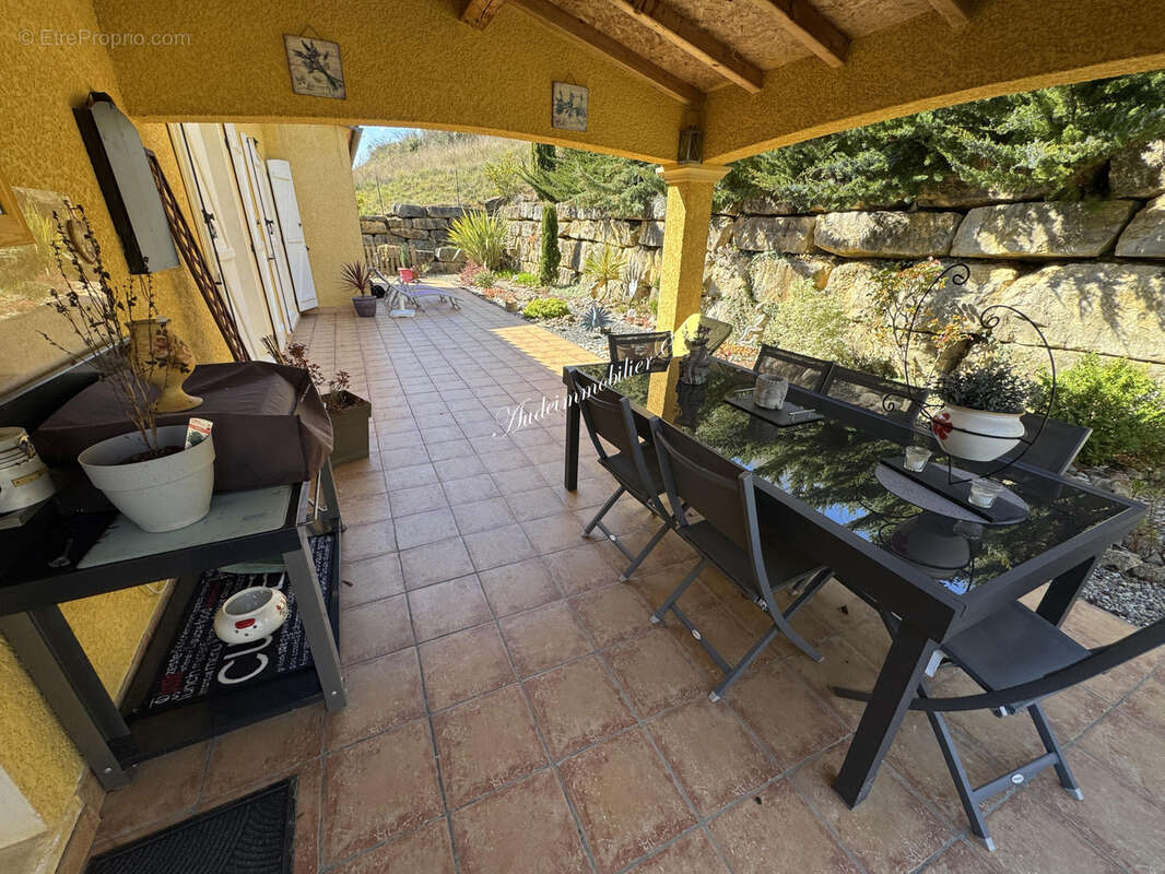 Maison à COUIZA